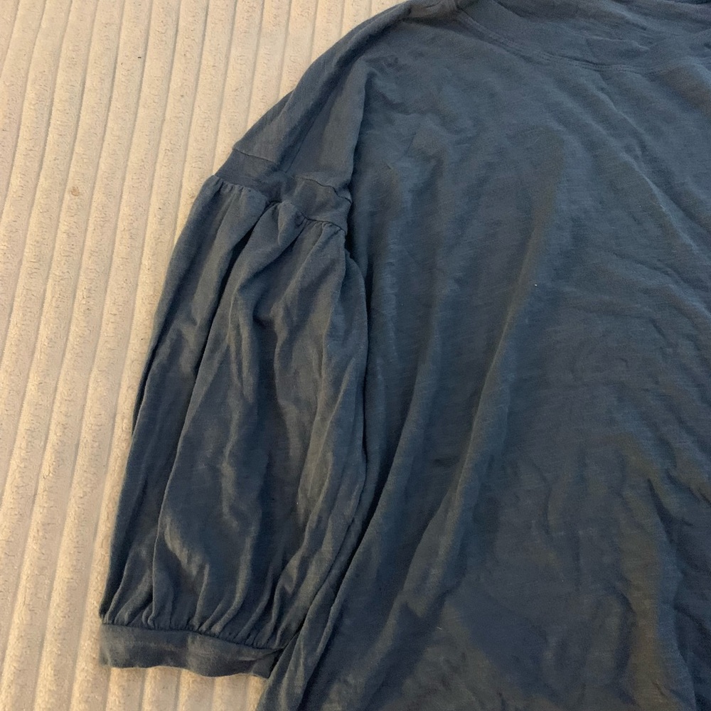 Women’s Dark Gray Long Sleeve with Flared Arms